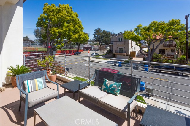 239 Irena Avenue, Redondo Beach, California 90277, 4 Bedrooms Bedrooms, ,3 BathroomsBathrooms,Residential,Sold,Irena,PV18092066