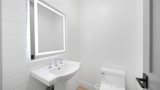 2421 Voorhees Avenue, Redondo Beach, California 90278, 4 Bedrooms Bedrooms, ,3 BathroomsBathrooms,Residential,Sold,Voorhees,PV21111181