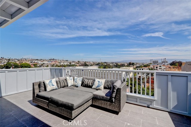 704 Loma Drive, Hermosa Beach, California 90254, 4 Bedrooms Bedrooms, ,3 BathroomsBathrooms,Residential,Sold,Loma,SB18001628