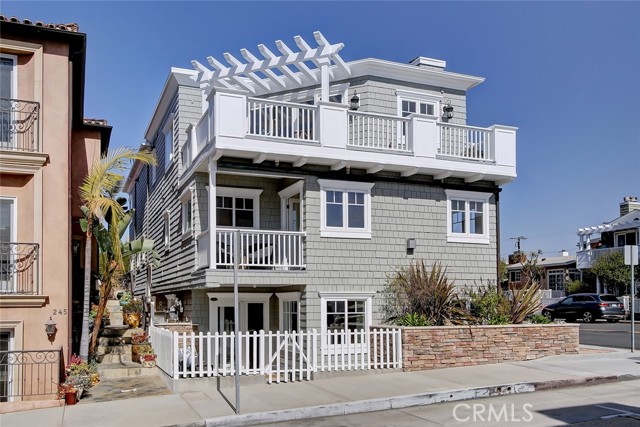 249 33rd Street, Hermosa Beach, California 90254, 4 Bedrooms Bedrooms, ,6 BathroomsBathrooms,Residential,Sold,33rd,SB21036473