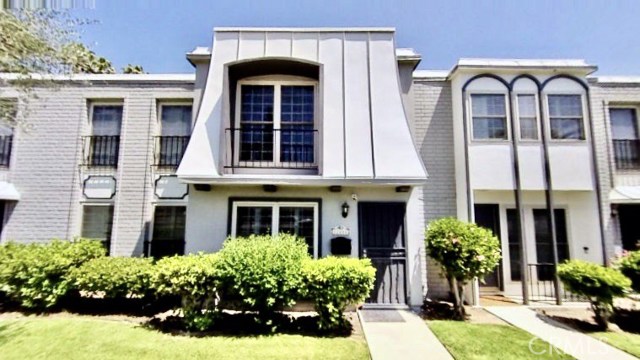 Photo of 22151 Oxnard Street, Woodland Hills, CA 91367