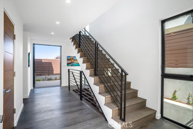 945 7th Street, Hermosa Beach, California 90254, 4 Bedrooms Bedrooms, ,3 BathroomsBathrooms,Residential,Sold,7th,SB19140226