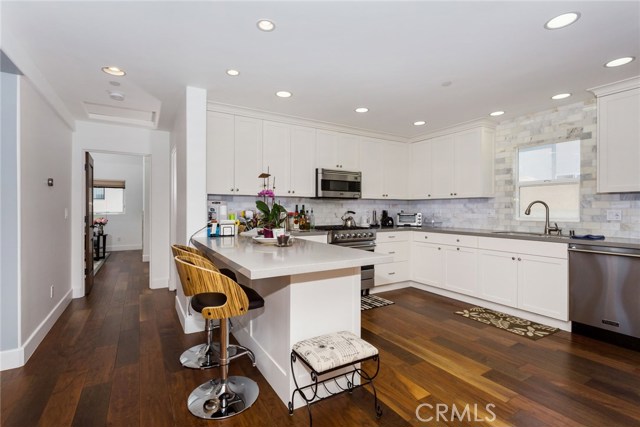 202 Irena Avenue, Redondo Beach, California 90277, 4 Bedrooms Bedrooms, ,3 BathroomsBathrooms,Residential,Sold,Irena,OC18171138