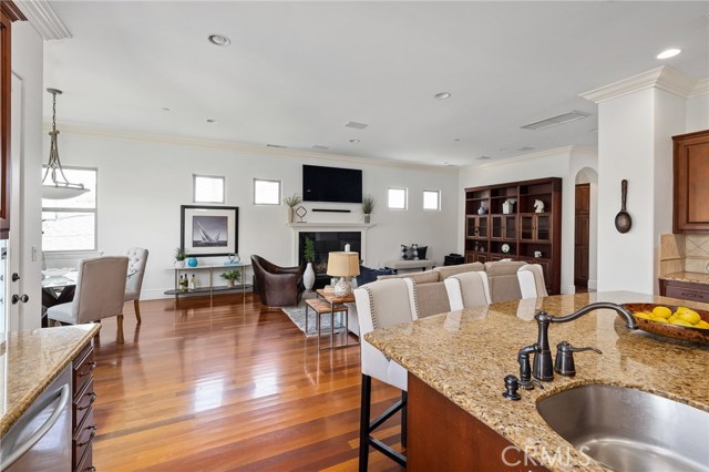 556 Helberta Avenue, Redondo Beach, California 90277, 4 Bedrooms Bedrooms, ,3 BathroomsBathrooms,Residential,Sold,Helberta,SB20115662