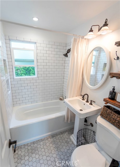 2022 Rockefeller Lane, Redondo Beach, California 90278, 2 Bedrooms Bedrooms, ,1 BathroomBathrooms,Residential,Sold,Rockefeller,SB20182136