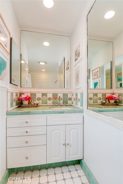 3213 Valley Drive, Manhattan Beach, California 90266, 3 Bedrooms Bedrooms, ,3 BathroomsBathrooms,Residential,Sold,Valley,SB21017306