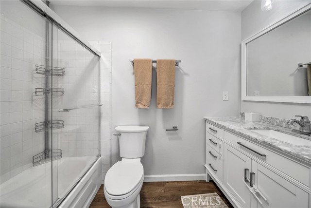 Shower/tub in master bath