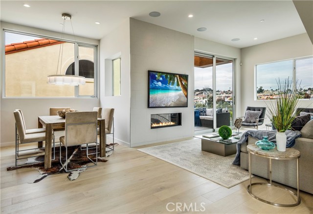 Open floor plan with lots of natural light