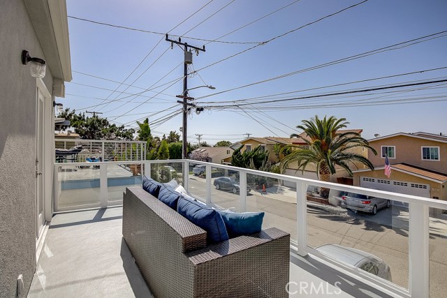 1124 1st Street, Hermosa Beach, California 90254, 4 Bedrooms Bedrooms, ,3 BathroomsBathrooms,Residential,Sold,1st,SB20124705