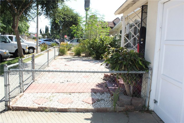 2125 Pine Avenue
