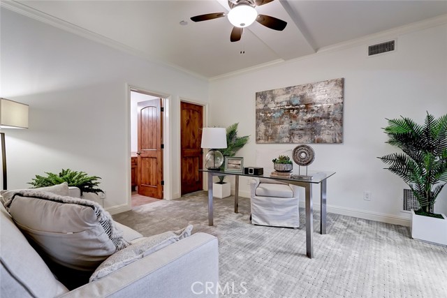 Ground floor suite is perfect for guests with privat bath, private patio and walk in closet