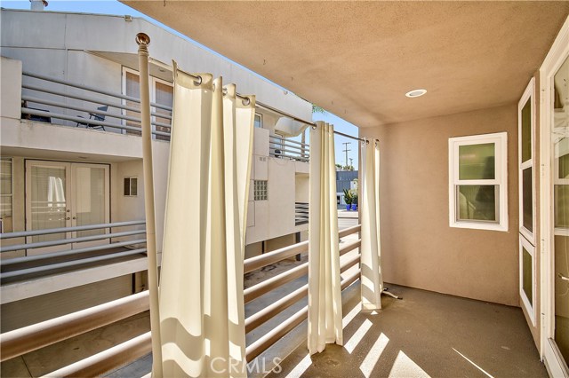 1457 Manhattan Beach Boulevard, Manhattan Beach, California 90266, 2 Bedrooms Bedrooms, ,2 BathroomsBathrooms,Residential,Sold,Manhattan Beach,SB20231168