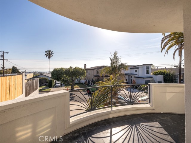 518 Helberta Avenue, Redondo Beach, California 90277, 4 Bedrooms Bedrooms, ,2 BathroomsBathrooms,Residential,Sold,Helberta,SB21043210