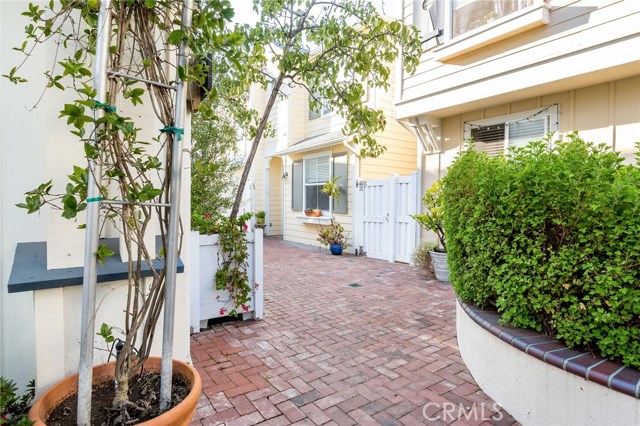 1800 Pacific Coast, Redondo Beach, California 90277, 3 Bedrooms Bedrooms, ,2 BathroomsBathrooms,Residential,Sold,Pacific Coast,PV18104647