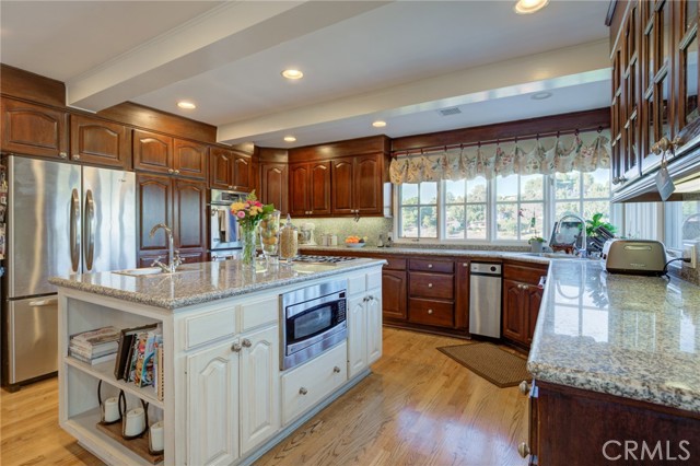 58 Hidden Valley Road, Rolling Hills Estates, California 90274, 6 Bedrooms Bedrooms, ,5 BathroomsBathrooms,Residential,Sold,Hidden Valley,SB21026059