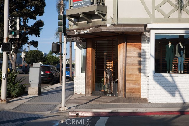 Fun, contemporary stores for shopping downtown Manhattan Beach!