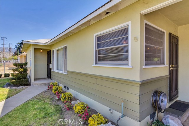 Pretty House with Curb Appeal