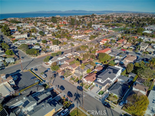 1019 Avenue B, Redondo Beach, California 90277, 4 Bedrooms Bedrooms, ,2 BathroomsBathrooms,Residential,Sold,Avenue B,PV20263391