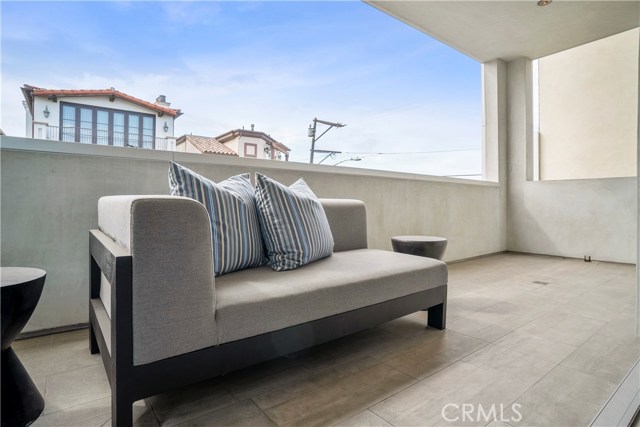 221 1st Street, Manhattan Beach, California 90266, 3 Bedrooms Bedrooms, ,3 BathroomsBathrooms,Residential,Sold,1st,SB19034815