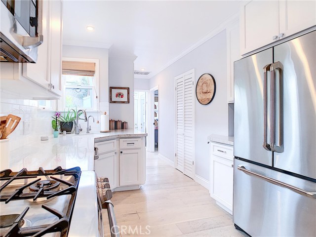 2801 Valley Drive, Manhattan Beach, California 90266, 2 Bedrooms Bedrooms, ,1 BathroomBathrooms,Residential,Sold,Valley,SB19012172