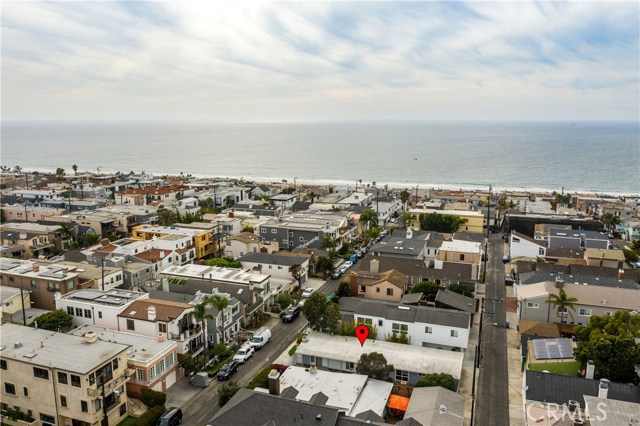 4 blocks to the beach.