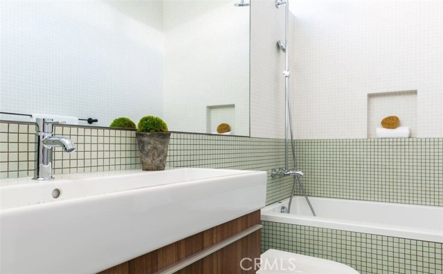 1152 Rowell Avenue, Manhattan Beach, California 90266, 3 Bedrooms Bedrooms, ,2 BathroomsBathrooms,Residential,Sold,Rowell,SB17066274