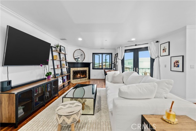 333 21st Place, Manhattan Beach, California 90266, 3 Bedrooms Bedrooms, ,3 BathroomsBathrooms,Residential,Sold,21st,SB21154619