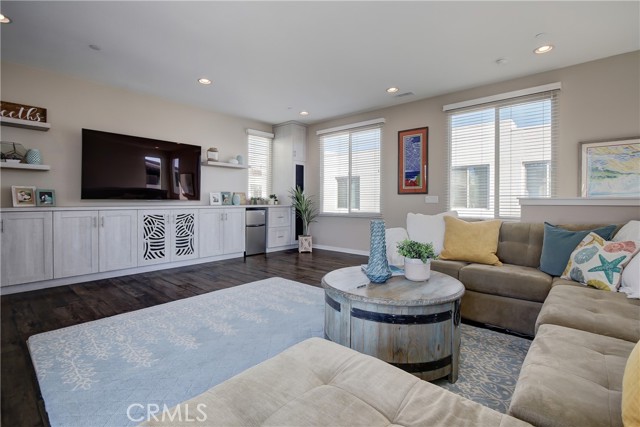 3 Bed Home for Sale in Hawthorne, California