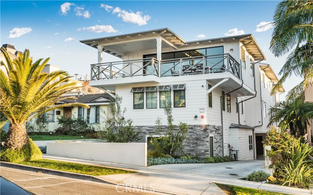 942 15th Street, Hermosa Beach, California 90254, 4 Bedrooms Bedrooms, ,2 BathroomsBathrooms,Residential,Sold,15th,SB20137355