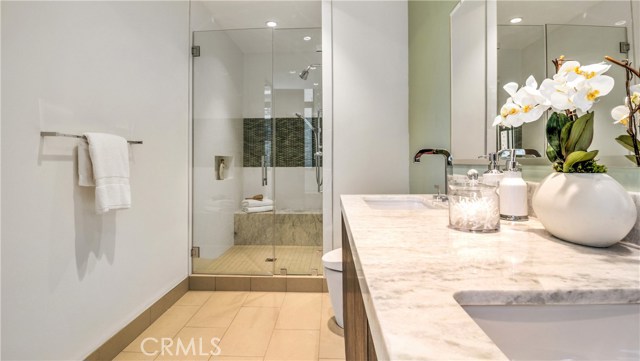 1000 Esplanade, Redondo Beach, California 90277, 3 Bedrooms Bedrooms, ,3 BathroomsBathrooms,Residential,Sold,Esplanade,SB17089223