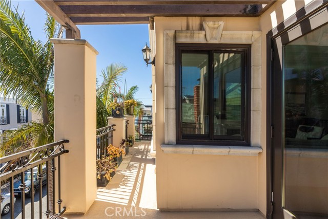 437 27th Street, Manhattan Beach, California 90266, 4 Bedrooms Bedrooms, ,3 BathroomsBathrooms,Residential,Sold,27th,SB21036239