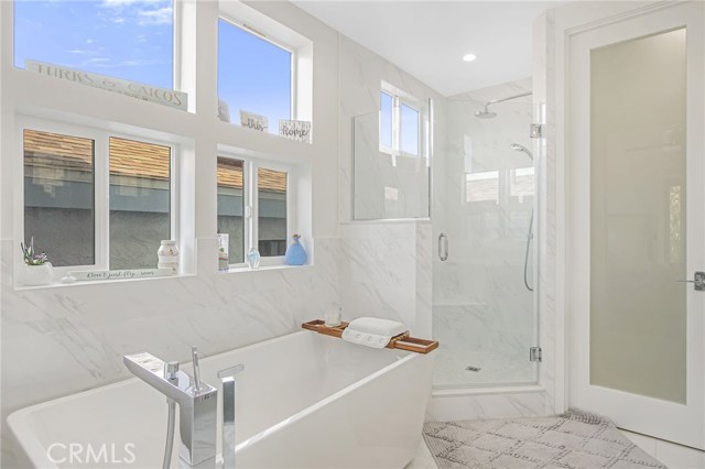 2nd Floor Master Bathroom - Soaking Tub, Walk-in shower, Privacy Toilet Door