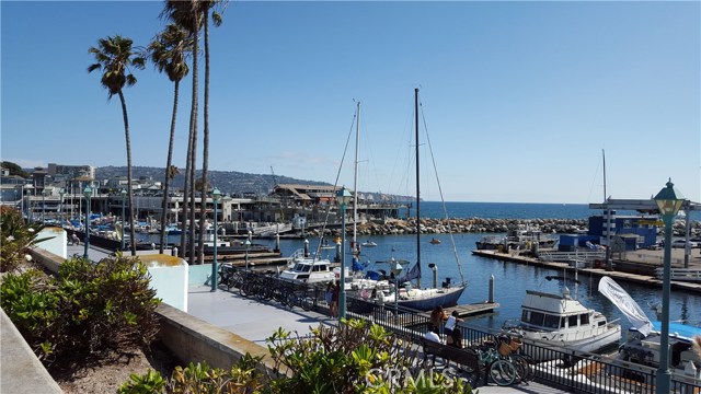 Quick Access to the Marina and Renowned Restaurants