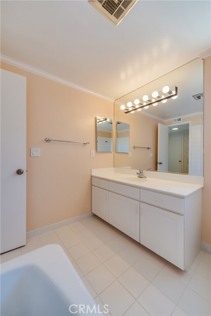 5669 Whitecliff Drive, Rancho Palos Verdes, California 90275, 4 Bedrooms Bedrooms, ,3 BathroomsBathrooms,Residential,Sold,Whitecliff,PV17220054