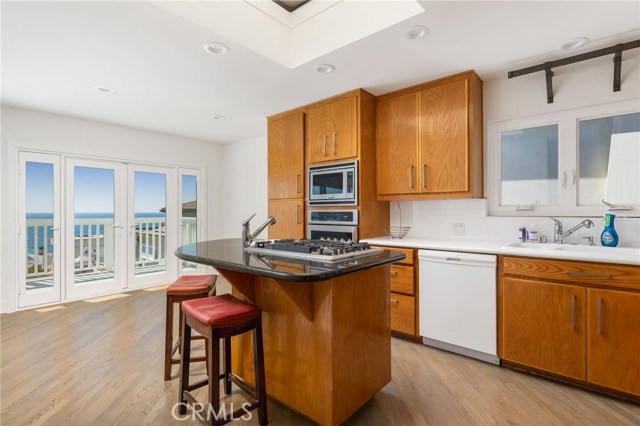 3309 Bayview Drive, Manhattan Beach, California 90266, 3 Bedrooms Bedrooms, ,3 BathroomsBathrooms,Residential,Sold,Bayview,SB20235849