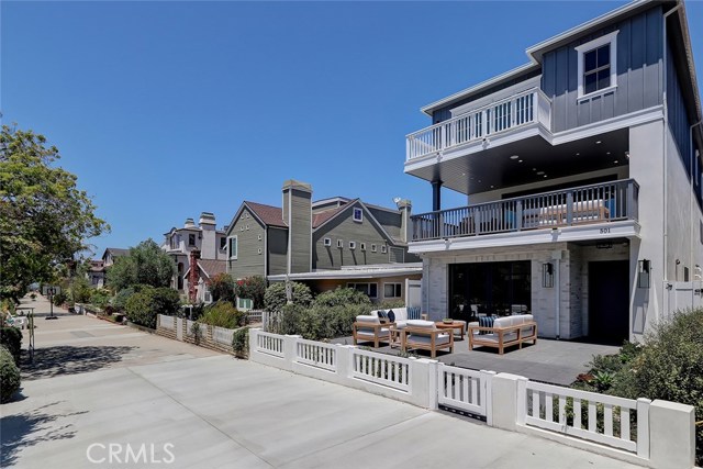 501 8th Street, Manhattan Beach, California 90266, 5 Bedrooms Bedrooms, ,2 BathroomsBathrooms,Residential,Sold,8th,SB20129717