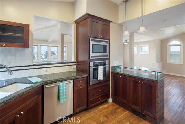 646 Hermosa Avenue, Hermosa Beach, California 90254, 3 Bedrooms Bedrooms, ,2 BathroomsBathrooms,Residential,Sold,Hermosa,SB18146265