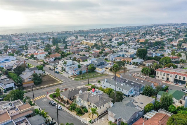 1111 8th Street, Hermosa Beach, California 90254, 4 Bedrooms Bedrooms, ,3 BathroomsBathrooms,Residential,Sold,8th,SB20223282