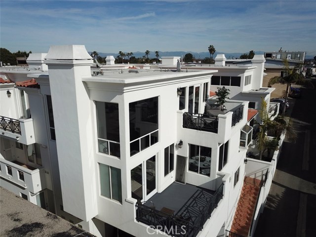 708 Manhattan Beach Blvd., Manhattan Beach, California 90266, 2 Bedrooms Bedrooms, ,2 BathroomsBathrooms,Residential,Sold,Manhattan Beach Blvd.,SB18012661