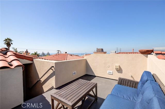 716 Lucia Avenue, Redondo Beach, California 90277, 3 Bedrooms Bedrooms, ,2 BathroomsBathrooms,Residential,Sold,Lucia,PV20207865