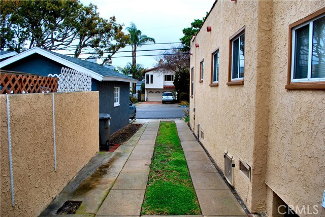 1010 Emerald Street, Redondo Beach, California 90277, 2 Bedrooms Bedrooms, ,1 BathroomBathrooms,Residential,Sold,Emerald,SW18023147