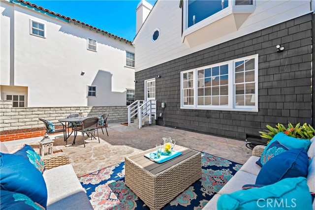 329 3rd Street, Manhattan Beach, California 90266, 3 Bedrooms Bedrooms, ,2 BathroomsBathrooms,Residential,Sold,3rd Street,SB21065451