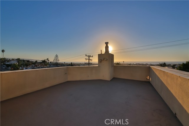 1220 Ocean Drive, Hermosa Beach, California 90254, 4 Bedrooms Bedrooms, ,3 BathroomsBathrooms,Residential,Sold,Ocean,SB17068697