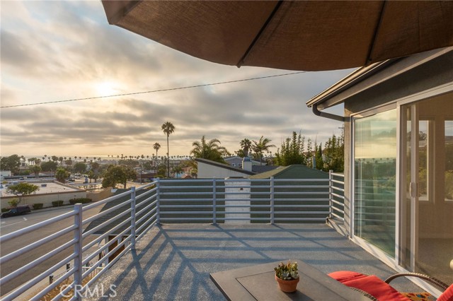 323 Avenue G, Redondo Beach, California 90277, 4 Bedrooms Bedrooms, ,1 BathroomBathrooms,Residential,Sold,Avenue G,PV21158630