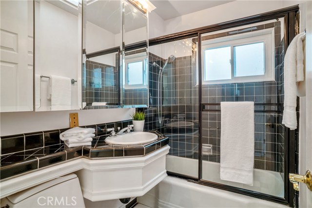 1517 Crest Drive, Manhattan Beach, California 90266, 3 Bedrooms Bedrooms, ,2 BathroomsBathrooms,Residential,Sold,Crest,SB19195795