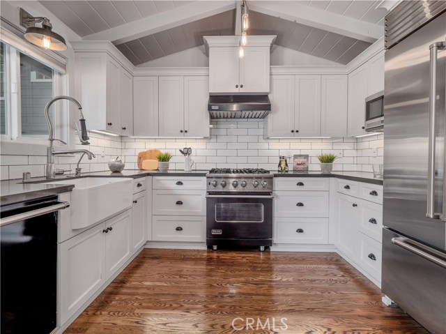 2616 Pine Avenue, Manhattan Beach, California 90266, 3 Bedrooms Bedrooms, ,1 BathroomBathrooms,Residential,Sold,Pine,SB21005852