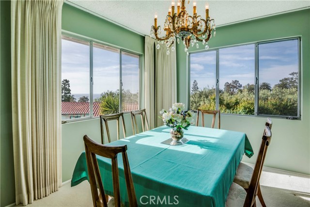 713 Cloyden Square, Palos Verdes Estates, California 90274, 3 Bedrooms Bedrooms, ,2 BathroomsBathrooms,Residential,Sold,Cloyden,SB17088498