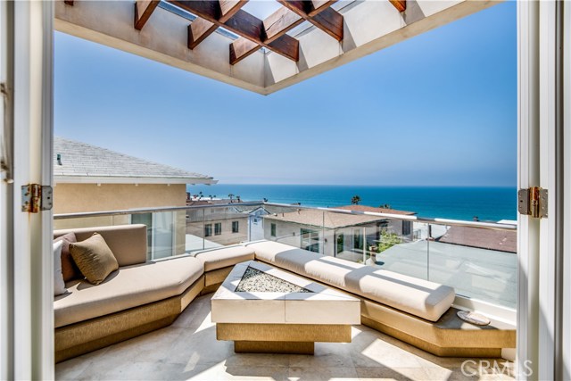 228 33rd Street, Manhattan Beach, California 90266, 3 Bedrooms Bedrooms, ,1 BathroomBathrooms,Residential,Sold,33rd,SB19198538