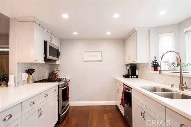 2004 Vanderbilt Lane, Redondo Beach, California 90278, 3 Bedrooms Bedrooms, ,2 BathroomsBathrooms,Residential,Sold,Vanderbilt,SB20257419