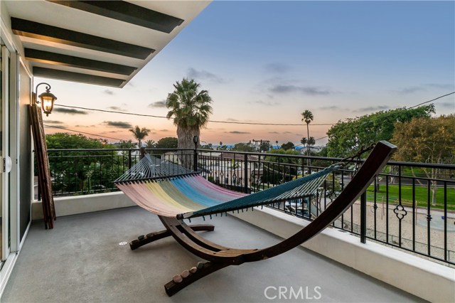 636 Vincent Park #A, Redondo Beach, California 90277, 3 Bedrooms Bedrooms, ,2 BathroomsBathrooms,Residential,Sold,Vincent Park #A,SB20200007